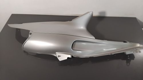 Piaggio Skipper 125 jobb ülés alatti idom 